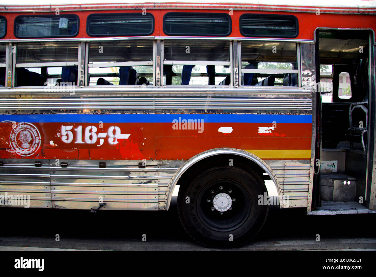 Bus Isan Chanphoeng Tailandia Foto de stock