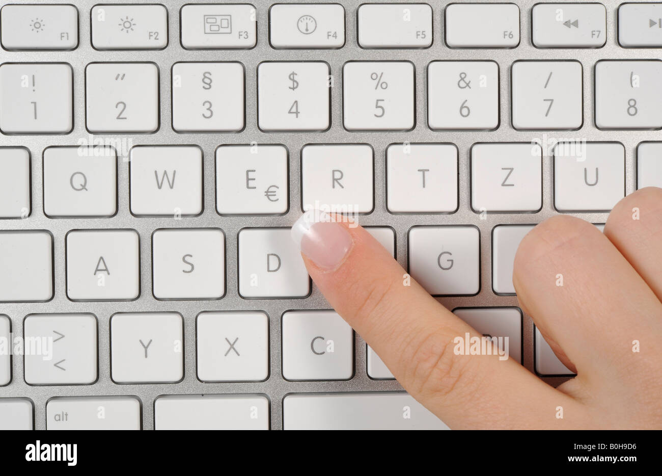 Apple Mac Pro teclado, portátil, señalar con el dedo en el del Euro Fotografía de stock - Alamy