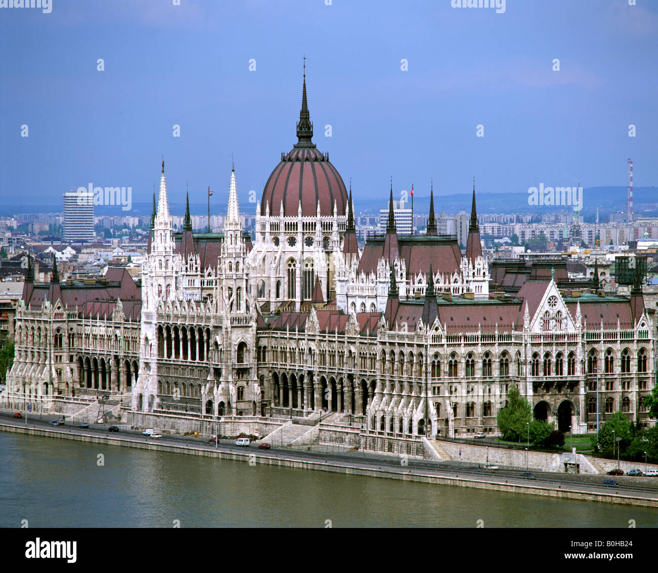 Edificio del Parlamento a lo largo del Danubio, Budapest, Hungría Foto de stock