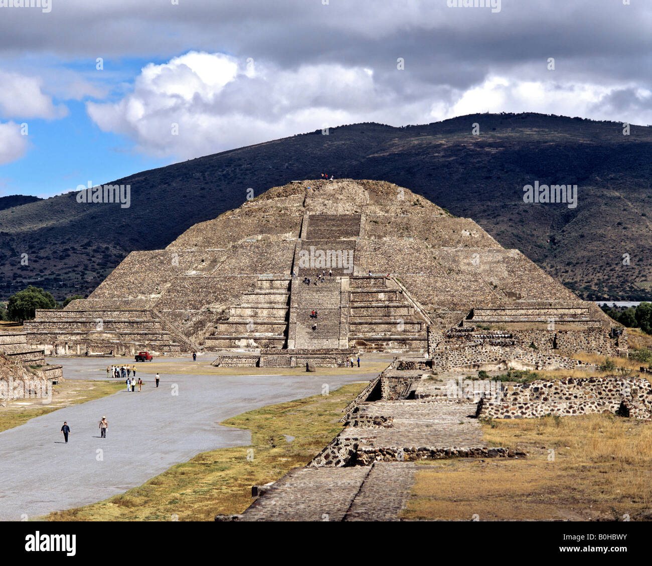 Pirámide de la Luna en Teotihuacán, la civilización azteca, cerca de la Ciudad de México, México, América Central Foto de stock