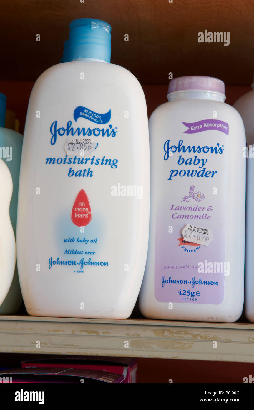 Johnsons productos Baby Care crema hidratante baño talco para bebés  Fotografía de stock - Alamy