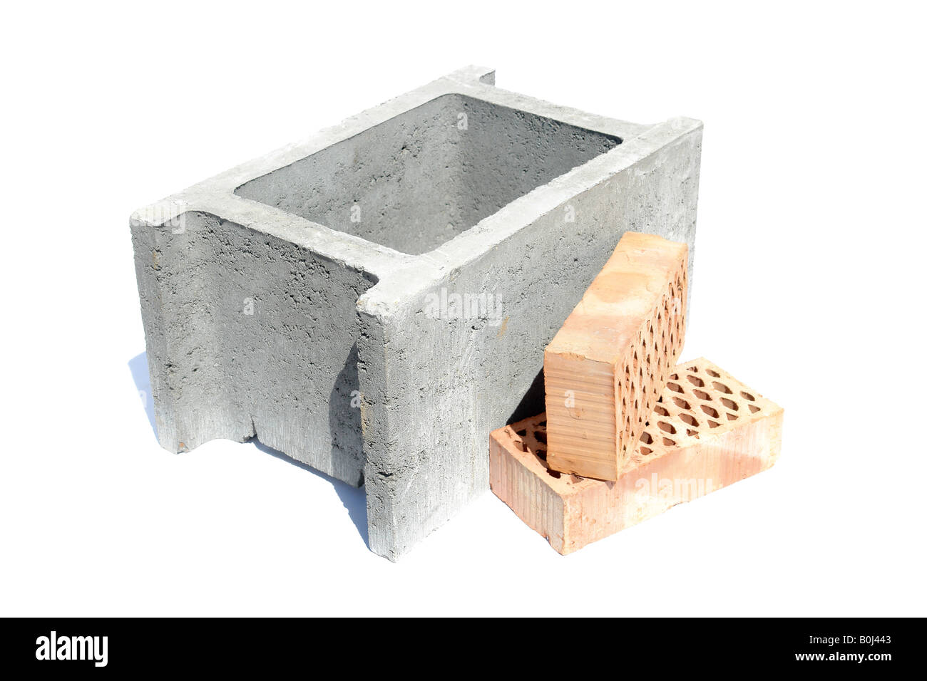 Bloque de encofrado de concreto y dos ladrillos perforados aislado sobre  fondo blanco Fotografía de stock - Alamy