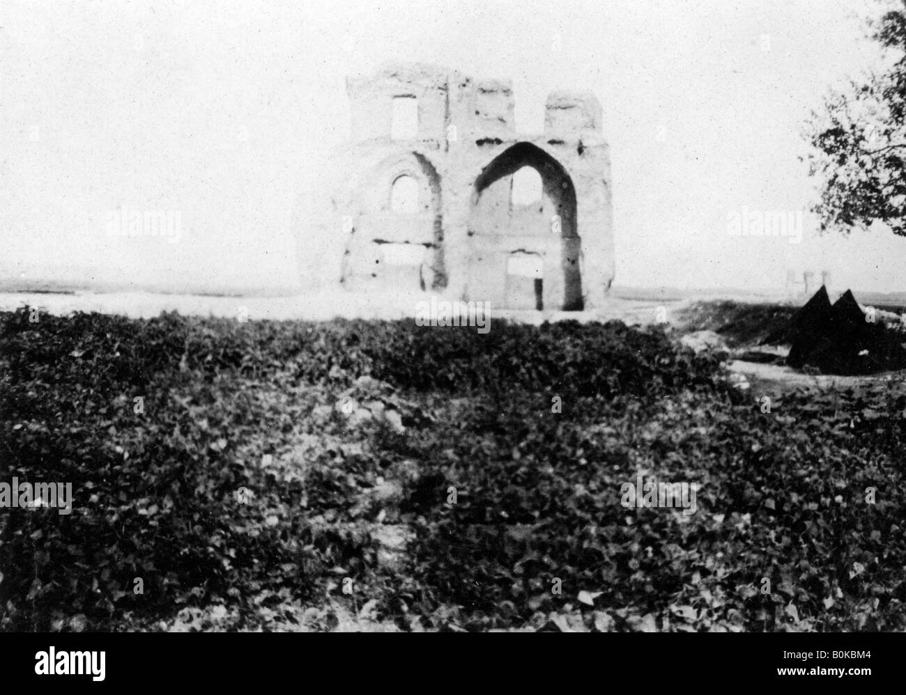 Ruina a orillas del río Tigris, Mosul, Mesopotamia, 1918. Artista: Desconocido Foto de stock