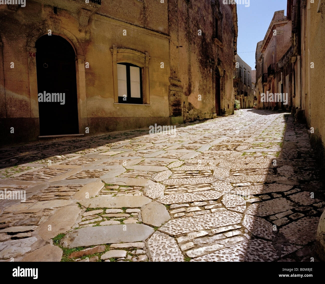 Las calles empedradas de Erice Sicilia Italia ue. Foto de stock