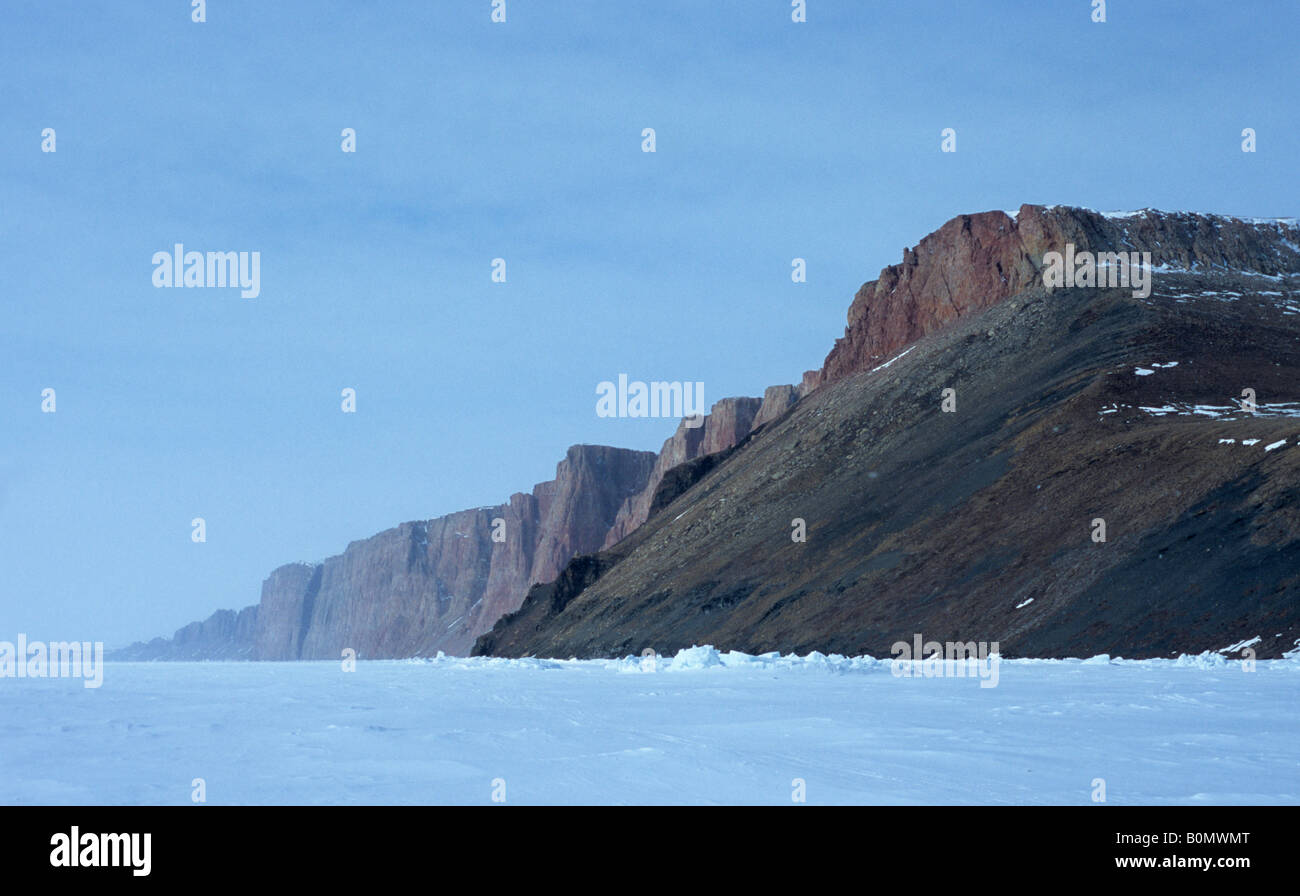 Montaña, meseta ártica de Canadá, Lancaster sound Foto de stock