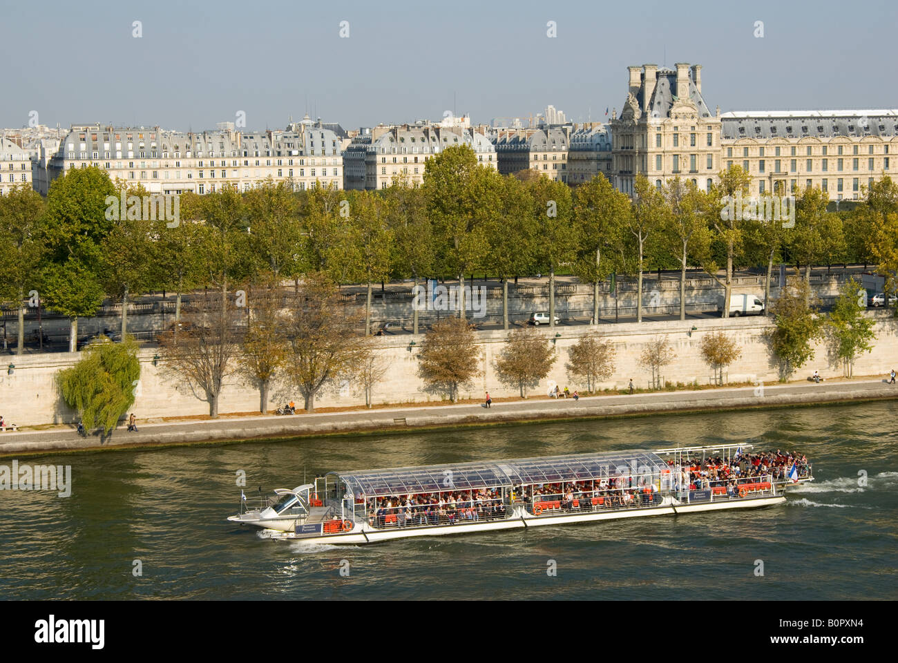 Bateaux Parisiens placer paseos en barco por el río Sena Fotografía de stock Alamy Bateaux Parisiens placer paseos en barco por el río Sena Fotografía de stock Alamy