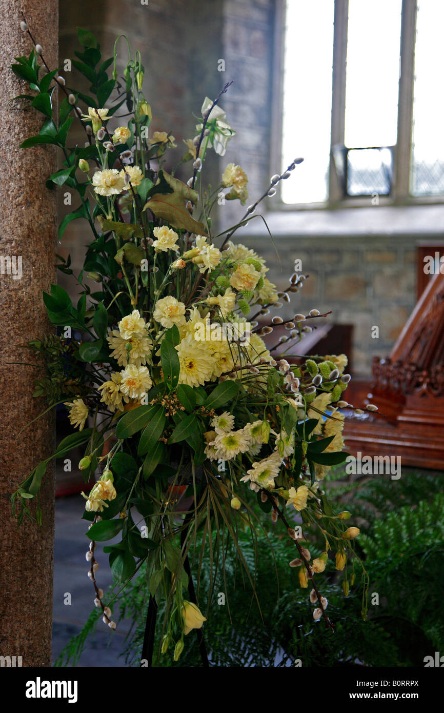 Flores de la boda en la iglesia, limón y blanco Foto de stock
