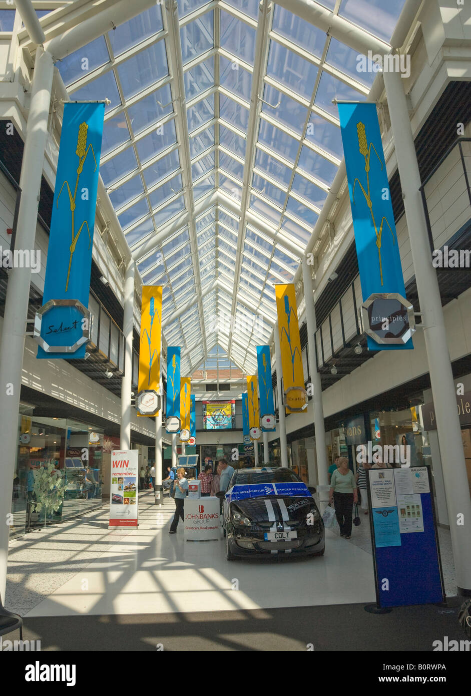 Cornhill Walk Shopping Center Mall En Bury St Edmunds Suffolk Reino Unido Fotografia De Stock Alamy