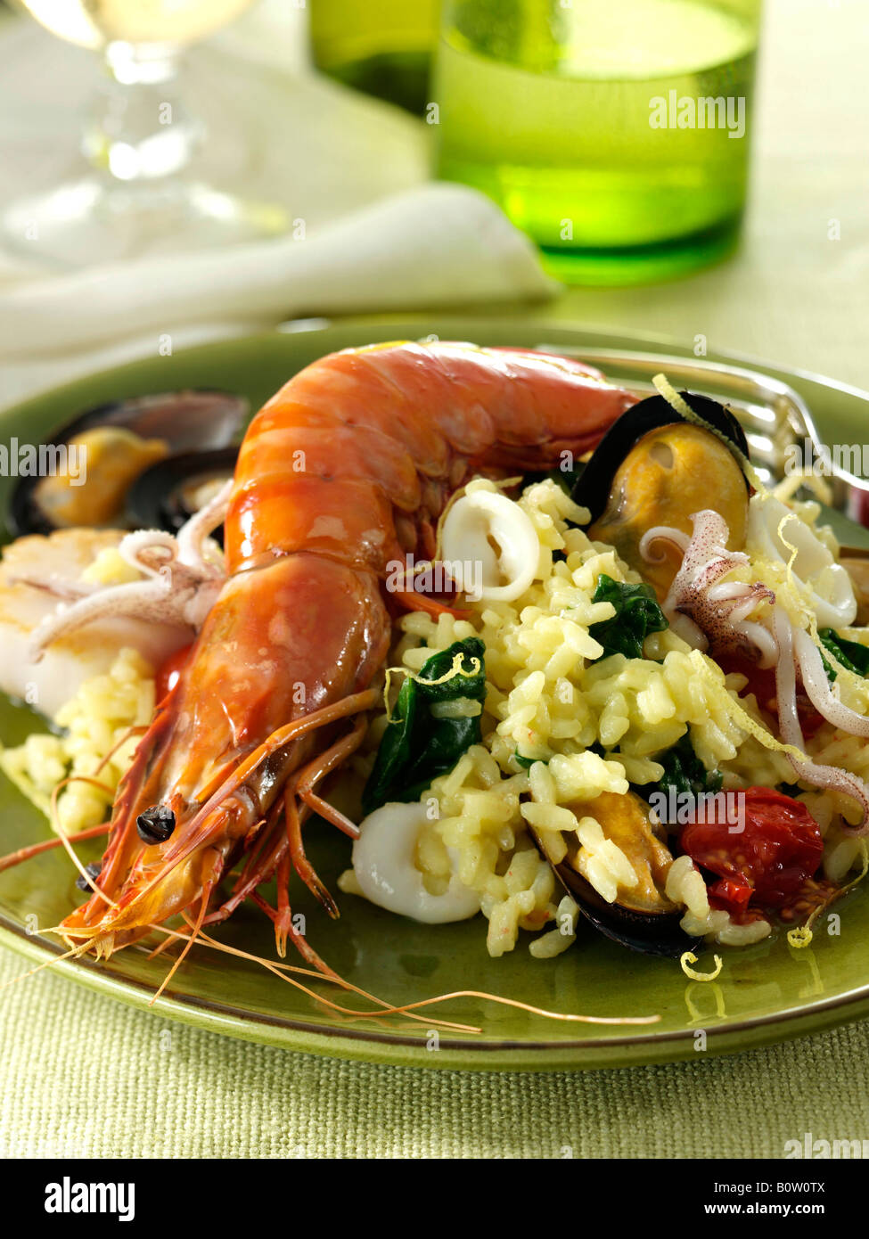 Risotto de mariscos del Mediterráneo alimentos editorial Fotografía de