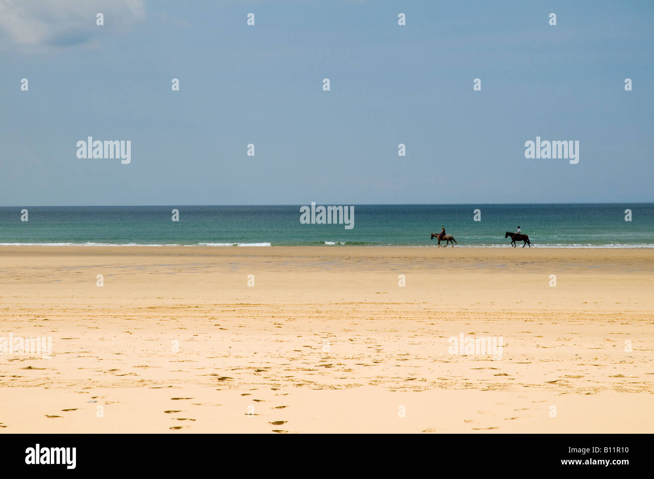 Los jinetes, Perranporth Playa, Cornwall Foto de stock