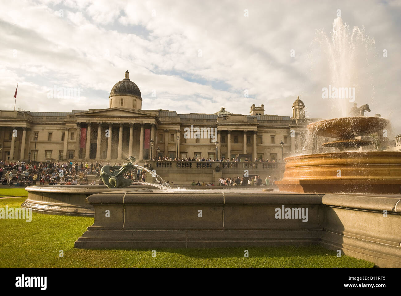 Trafalgar Square en Londres, transformado en un espacio verde Foto de stock