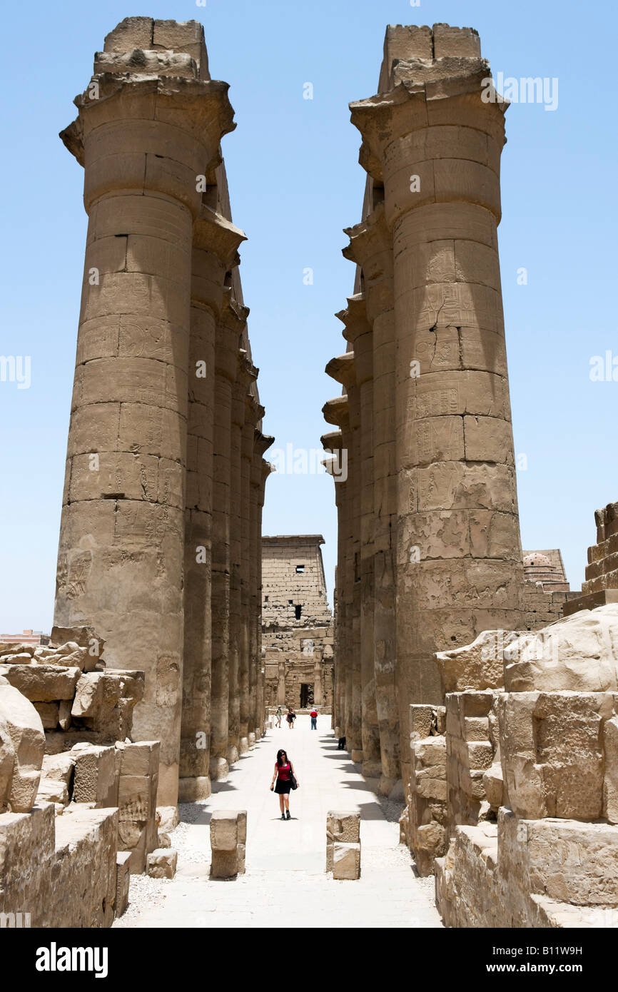 Columnata de Amenofis III, el Templo de Luxor, Luxor, Valle del Nilo, Egipto Fotografía de stock