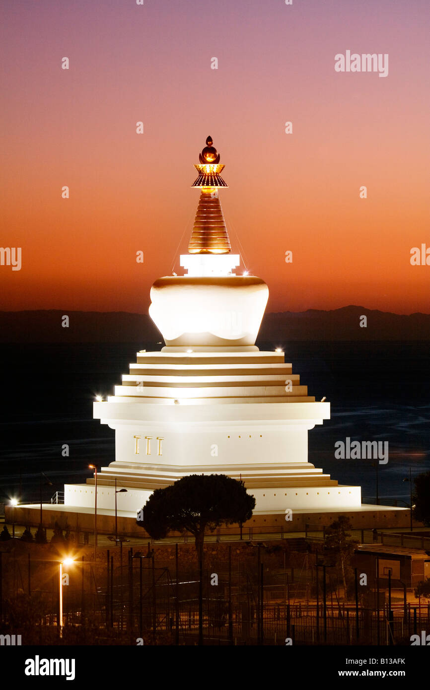Pagoda y la Estupa Budista de la Iluminación en Benalmádena Málaga Costa del Sol Andalucía España Foto de stock