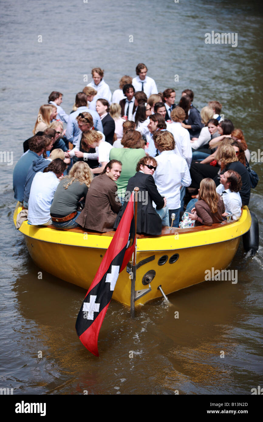 La borrachera cruceros en el canal en Amsterdam. Foto de stock