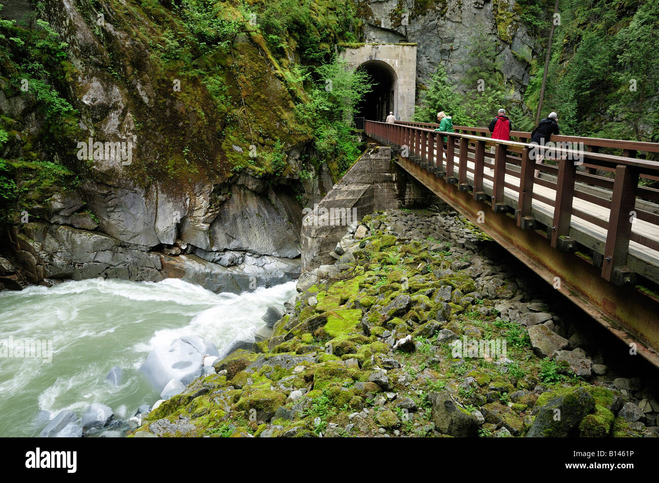 Puente entre túneles Othello Coquihalla cañón cerca del Parque Provincial Esperanza British Columbia Canadá Foto de stock