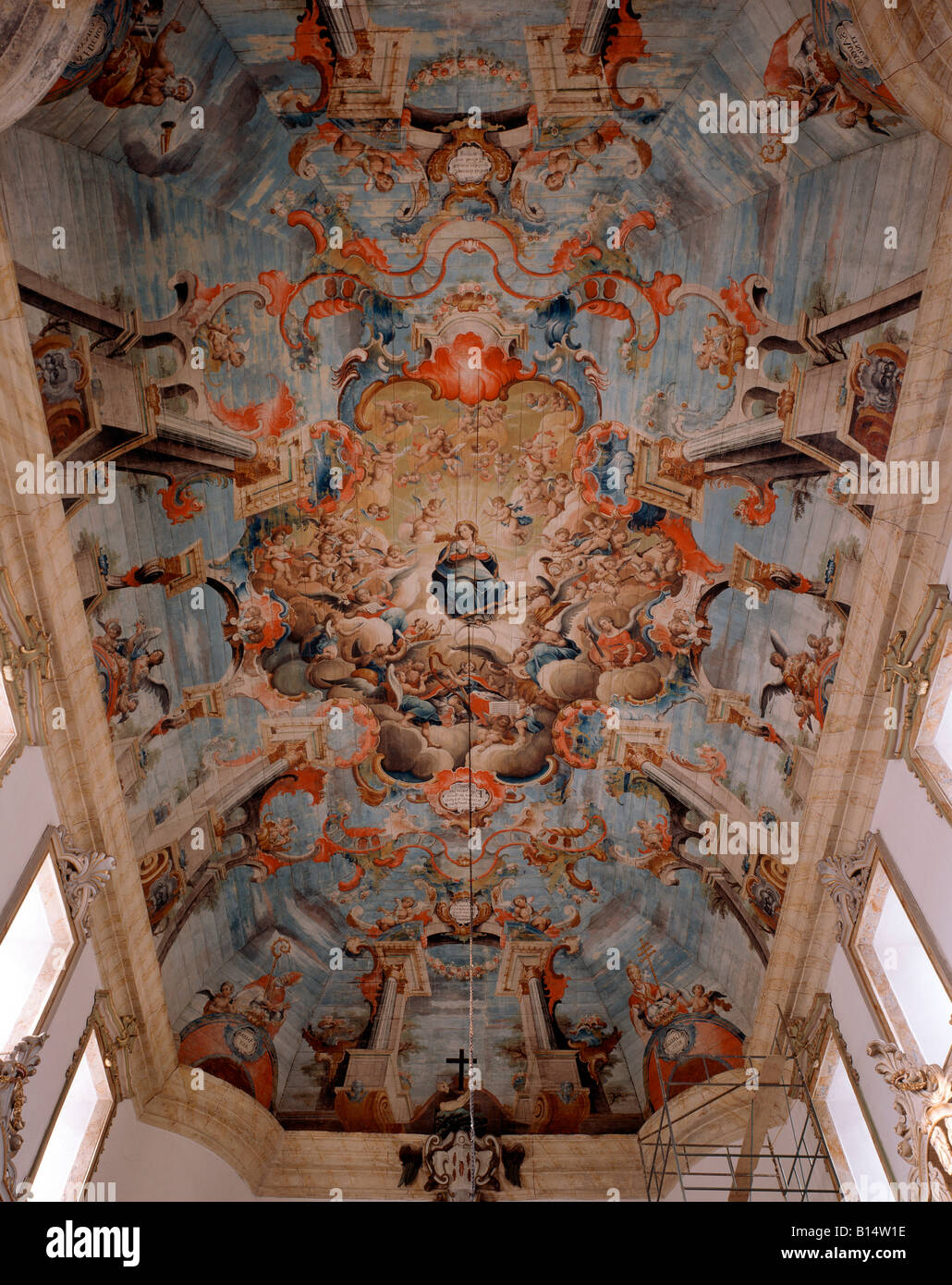 Ouro Preto, Igreja de São Francisco de Assis, int boveda, Aufblick Fresko Foto de stock