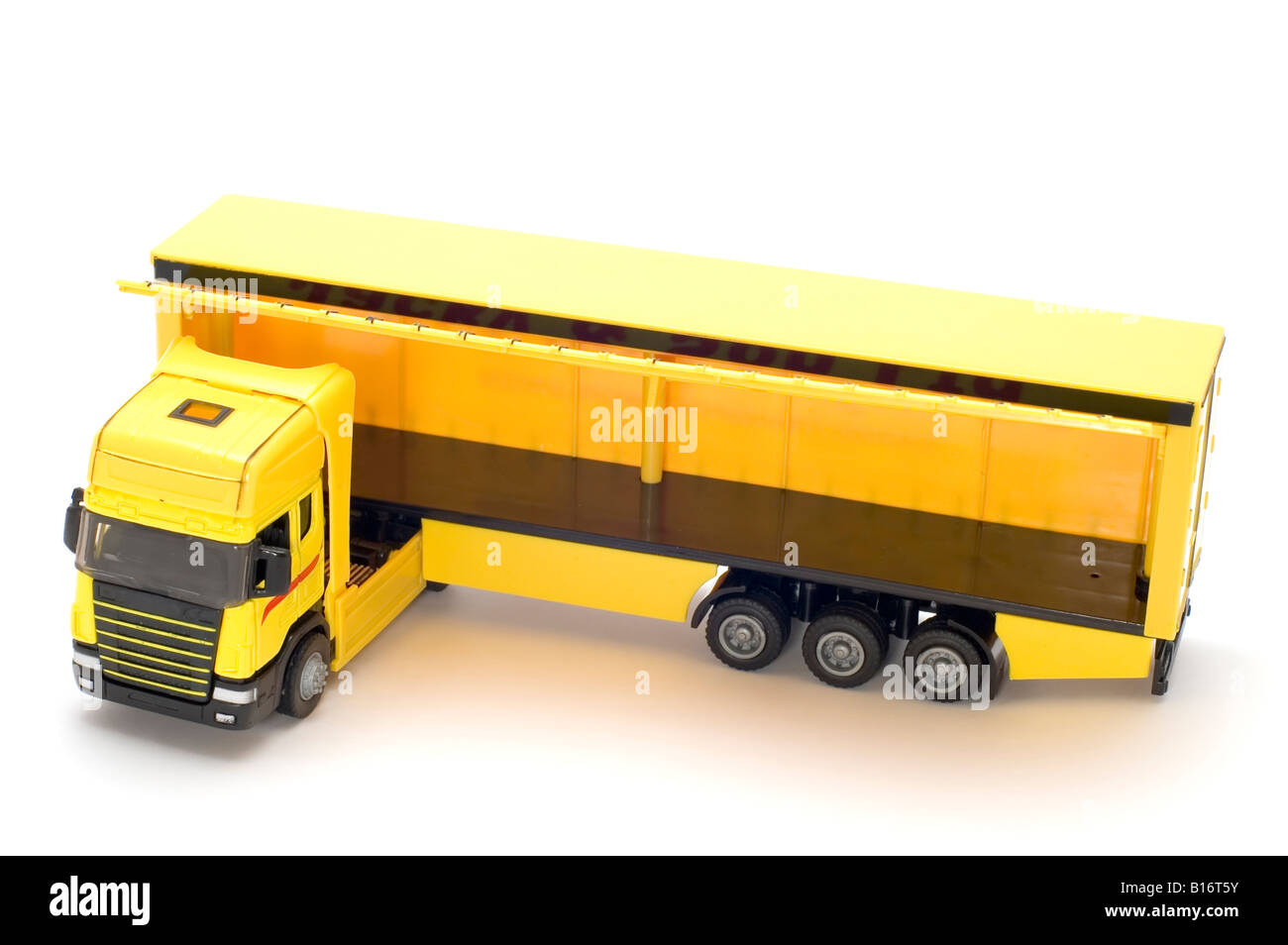 Objeto en blanco camión amarillo de juguete Foto de stock