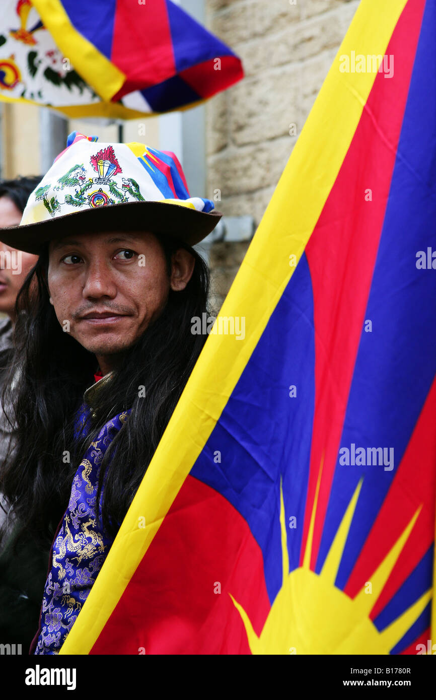 Manifestante tibetano durante la visita a Oxford por el Dalai Lama Foto de stock