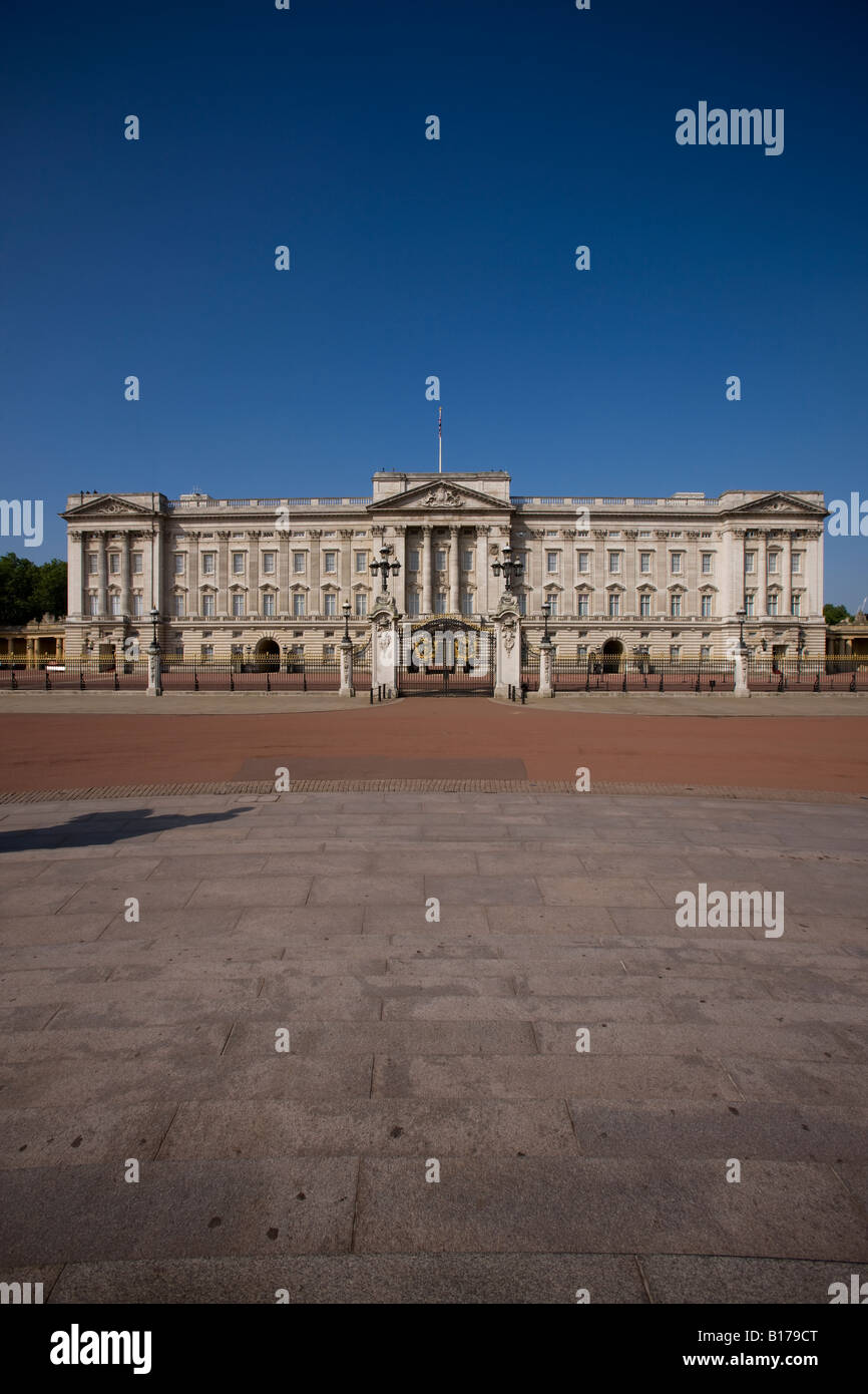 El Palacio de Buckingham, la residencia real de la Reina Isabel II en Londres. Foto de stock