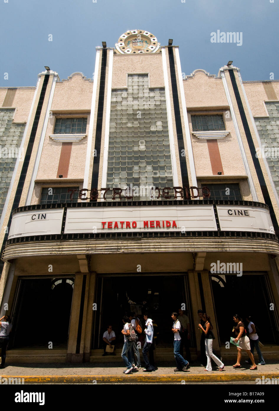 Cine y teatro Art Deco de Mérida, capital del estado de Yucatán, México la primera ciudad española construida en esta parte de México Foto de stock