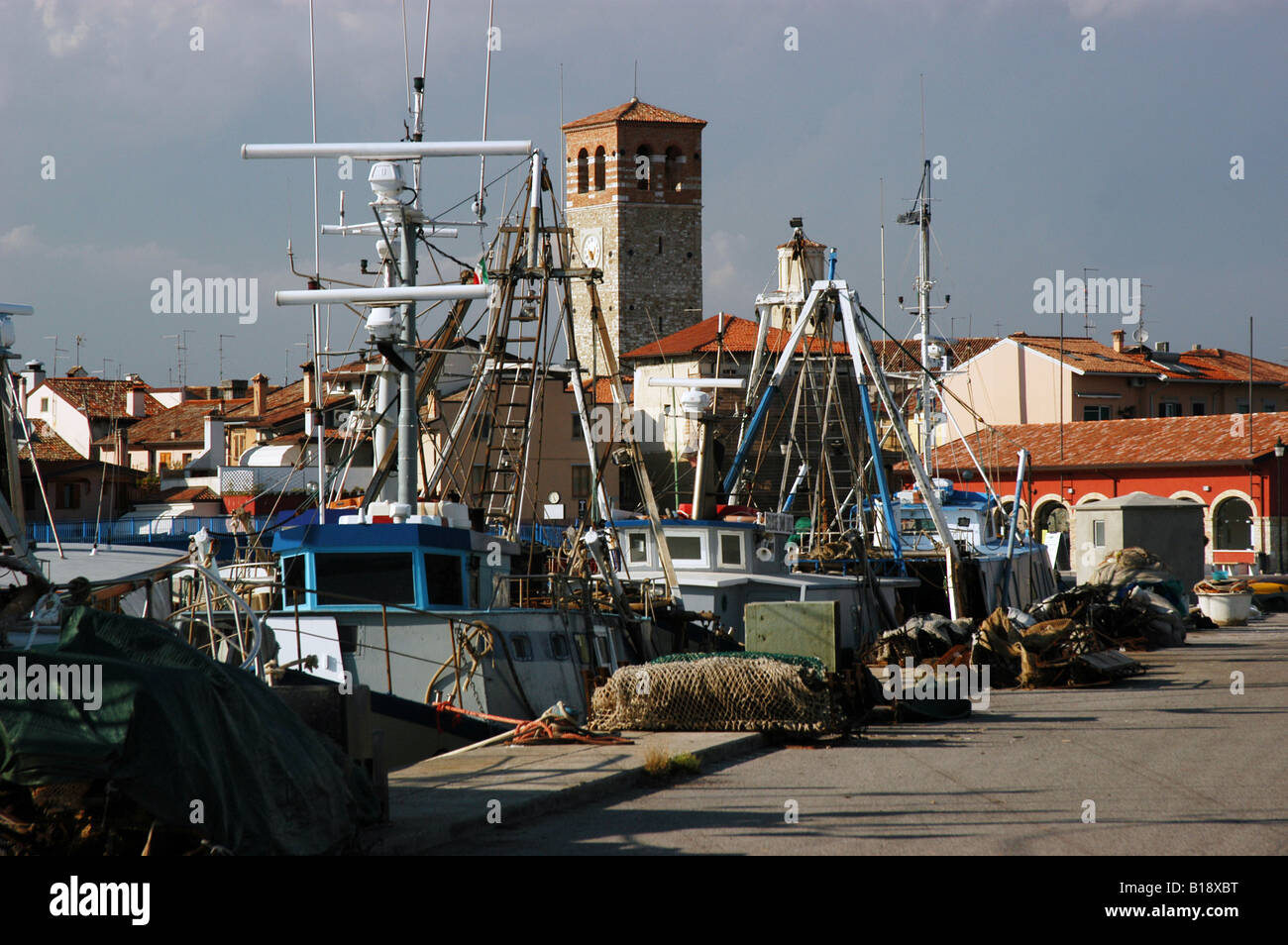 Los barcos de pesca en Marano Lagunare Bassa Friulana Friuli - Italia Foto de stock