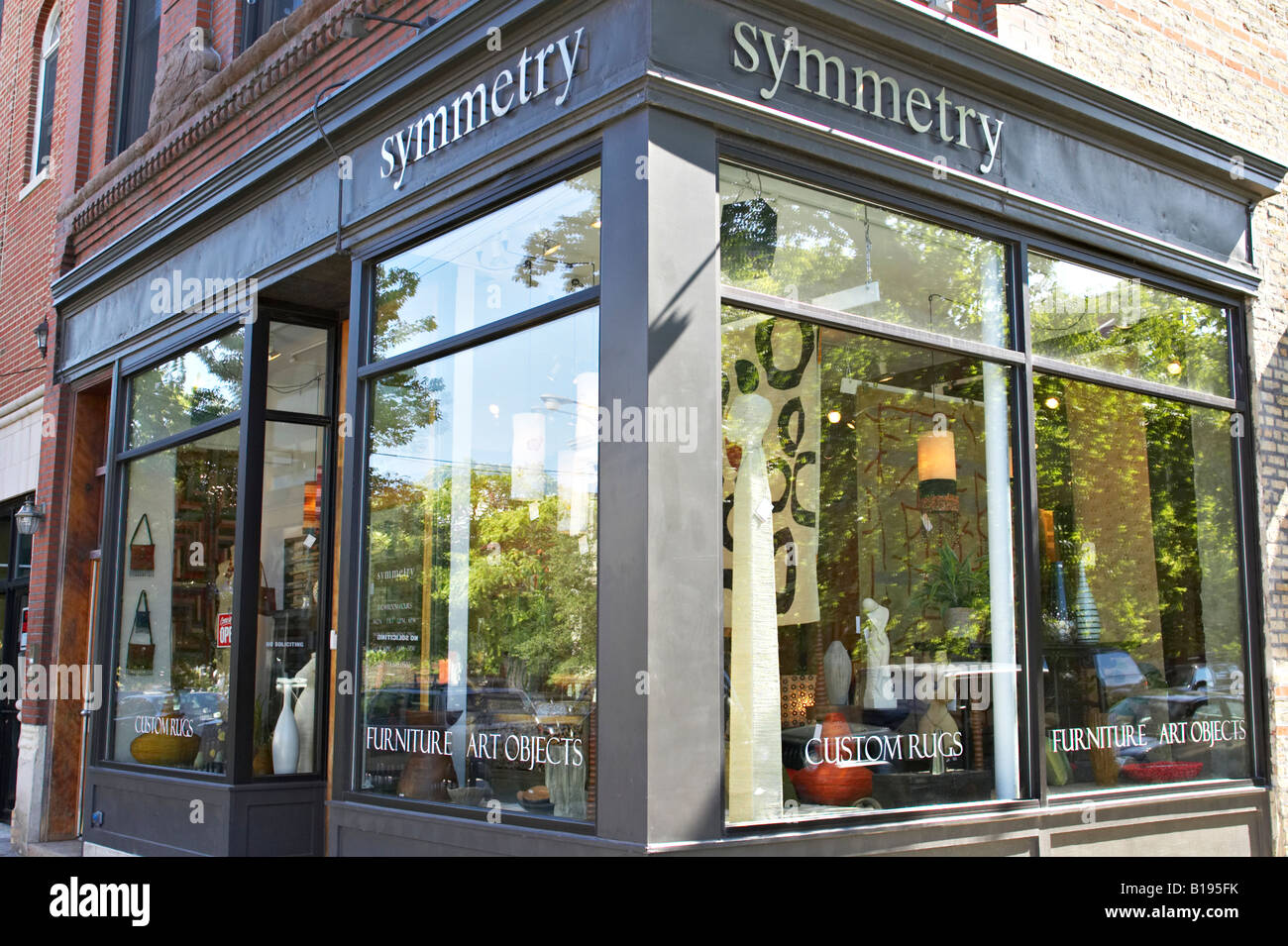 ILLINOIS Chicago tienda de muebles para el hogar en la división Street simetría mostrar windows Foto de stock