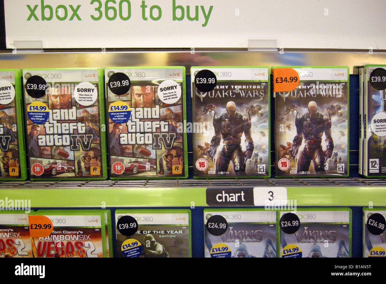 Diferentes repleto de juegos de Xbox 360 a la venta en una tienda  Blockbuster Fotografía de stock - Alamy