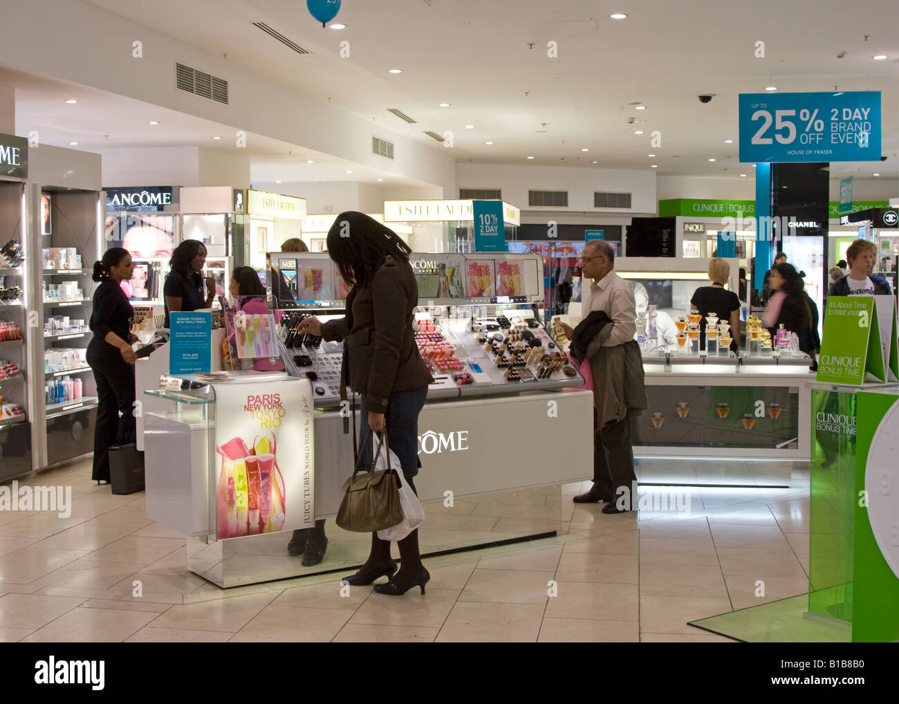 Cosméticos y productos de belleza Departamento Casa de Fraser Oxford Street  Londres Fotografía de stock - Alamy