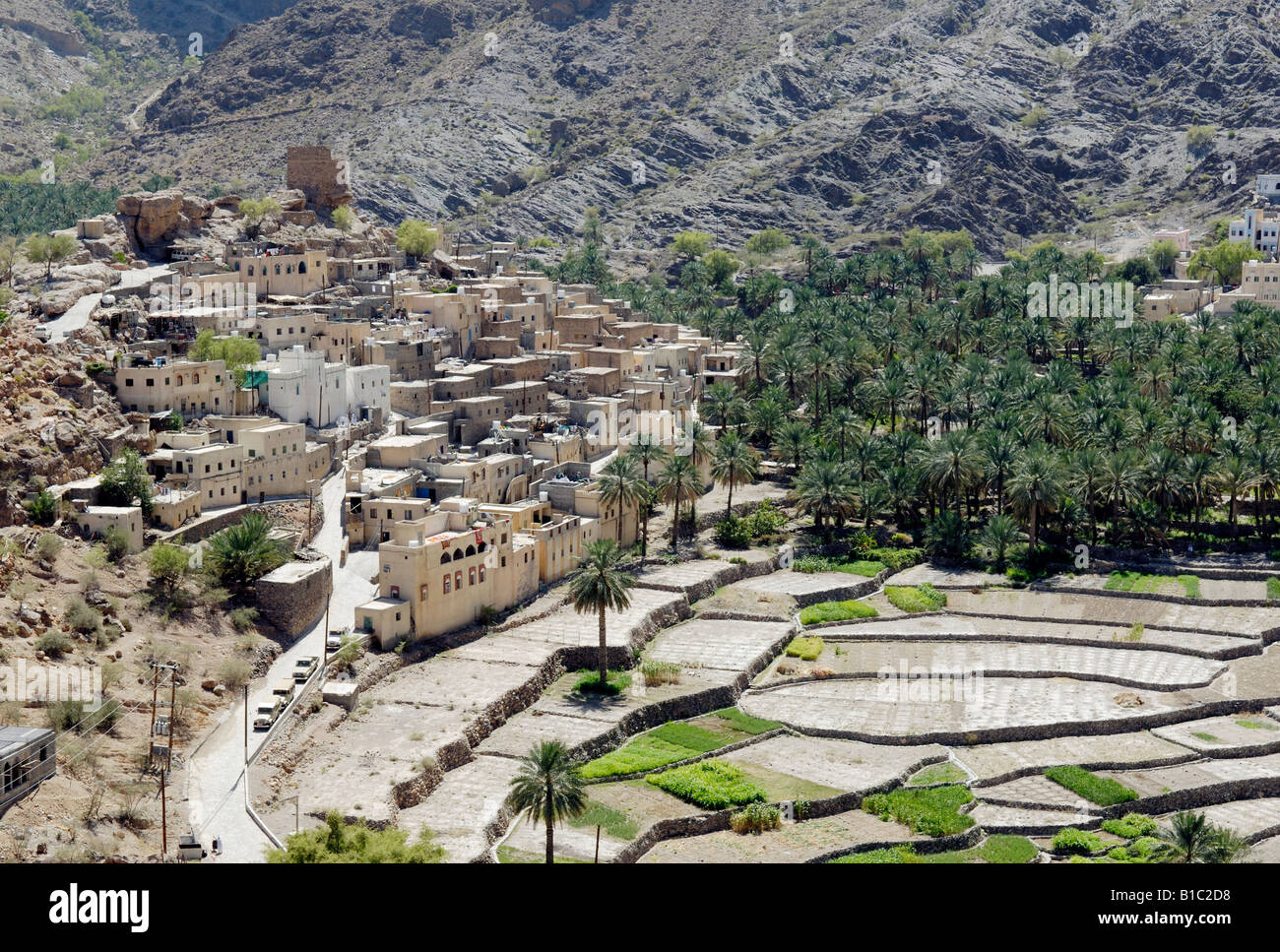 Geografía / viajes, Omán, paisajes, montañas Hajar, Wadi Bani Awf con Balad Seet Village, Additional-Rights-Clearance-Info-Not-Available Foto de stock