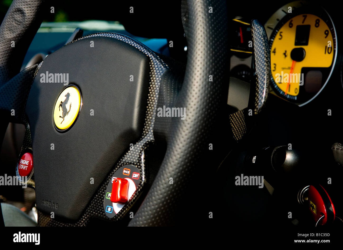 Ferrari F430 F1 Spyder volante y salpicadero. Foto de stock