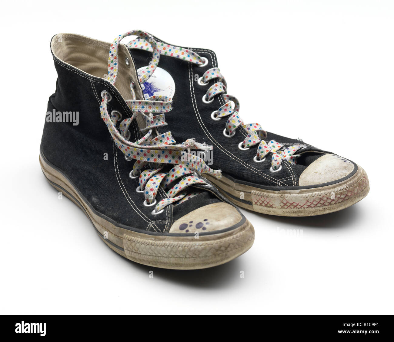 Converse all star alta látex de vuelta baloncesto encaje sucio exiguo  cresta personalizada viejo arruinado frim símbolo de marca comercial  Fotografía de stock - Alamy