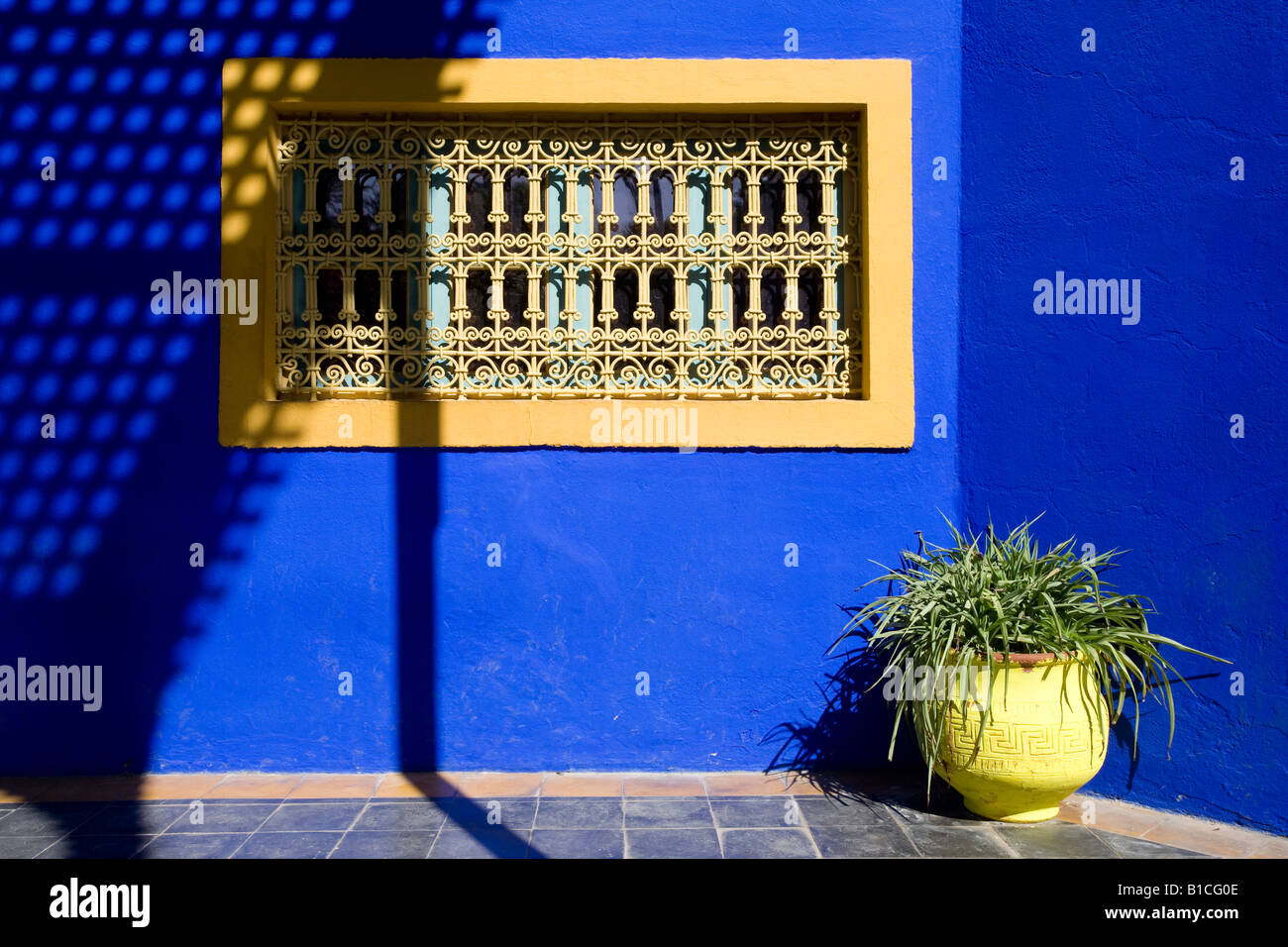 Majorelle azul fotografías e imágenes de alta resolución - Alamy