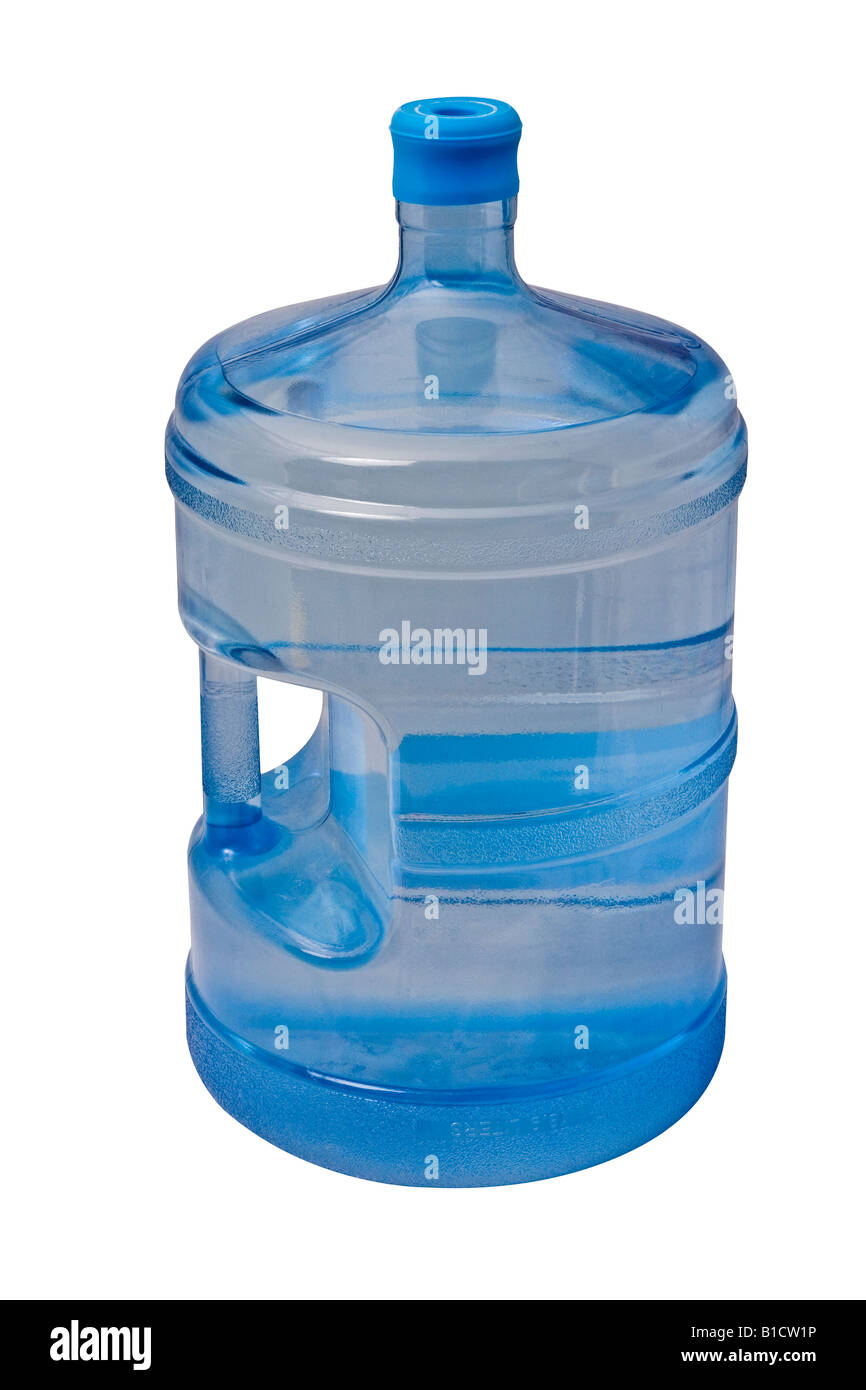 Botella de 5 galones de agua potable aislado sobre fondo blanco Fotografía  de stock - Alamy