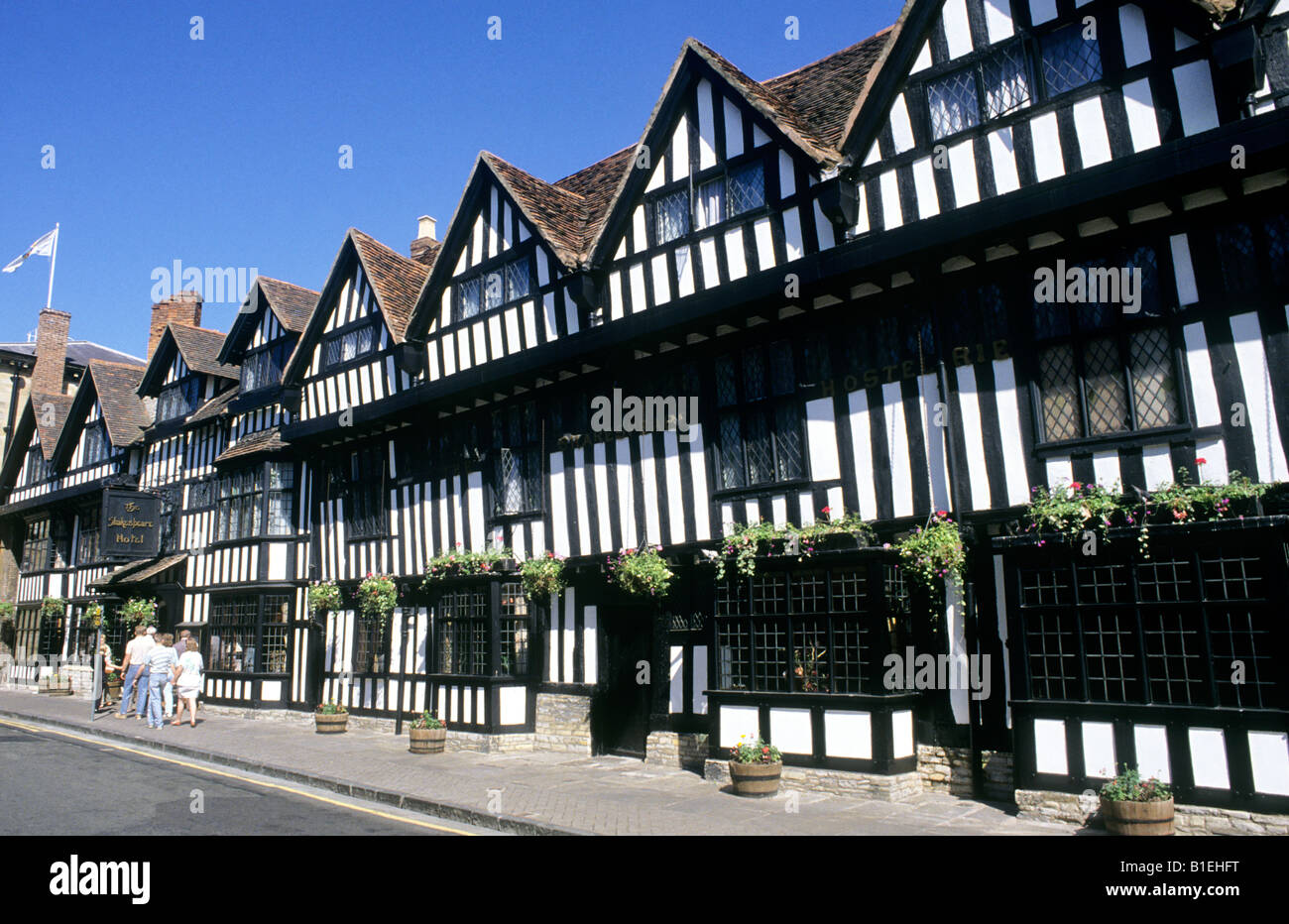 Stratford upon Avon, Ciudad, Calle, edificios de madera en blanco y negro Warwickshire El Shakespeare Hotel Inglaterra viajes de turismo Foto de stock