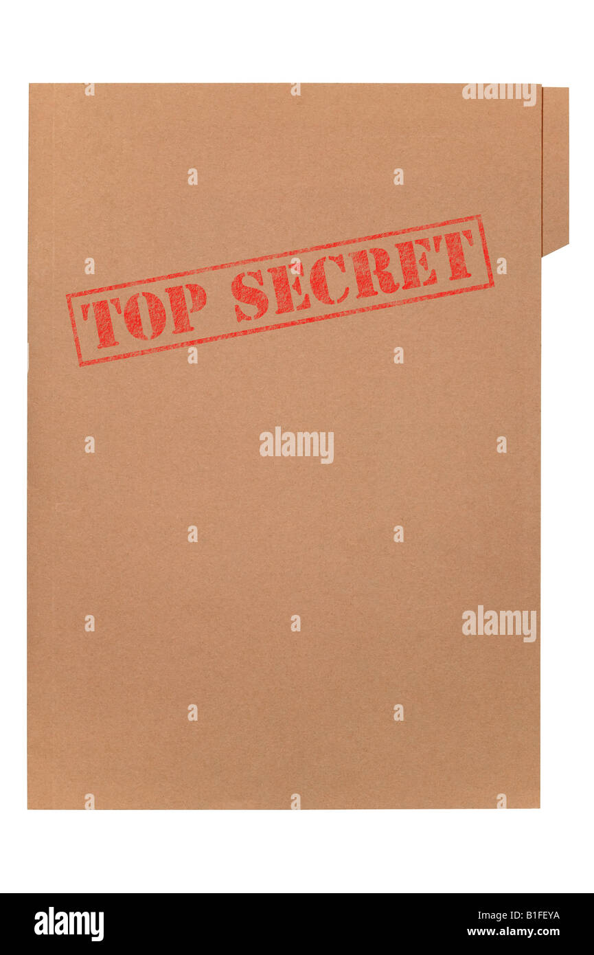 Una carpeta de manila con la descolorida palabras Top Secret en la parte frontal aislado sobre un fondo blanco con trazado de recorte Foto de stock