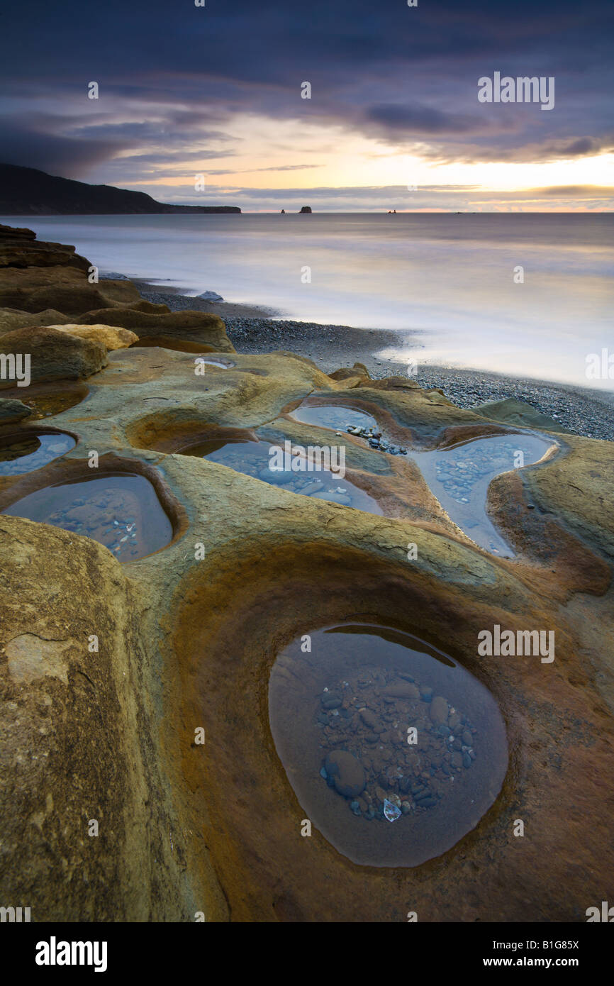 Formaciones rocosas de arenisca en Seven Mile Beach, Isla del Sur, Nueva Zelanda Foto de stock