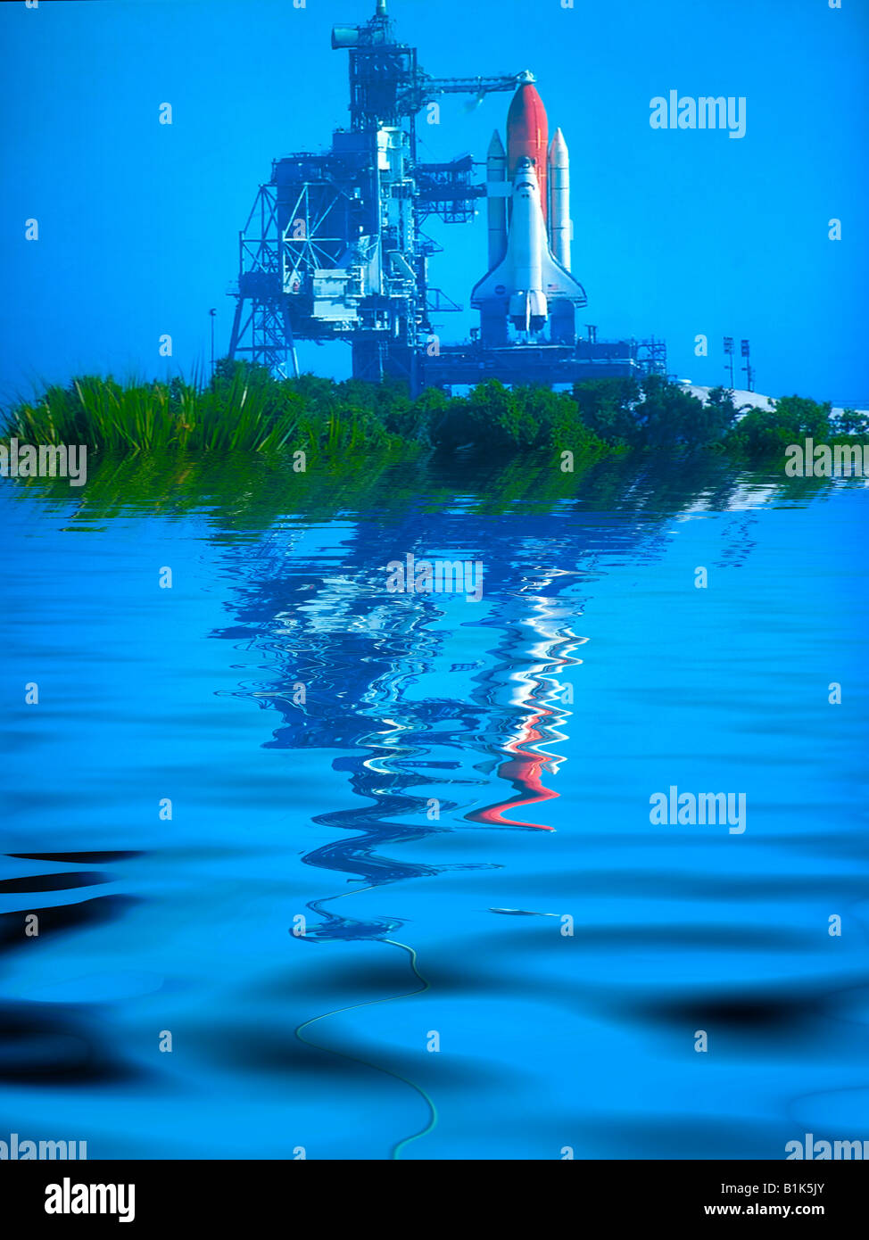 NASA Shuttle Atlantis en la rampa de lanzamiento en Cabo Cañaveral, Florida Foto de stock