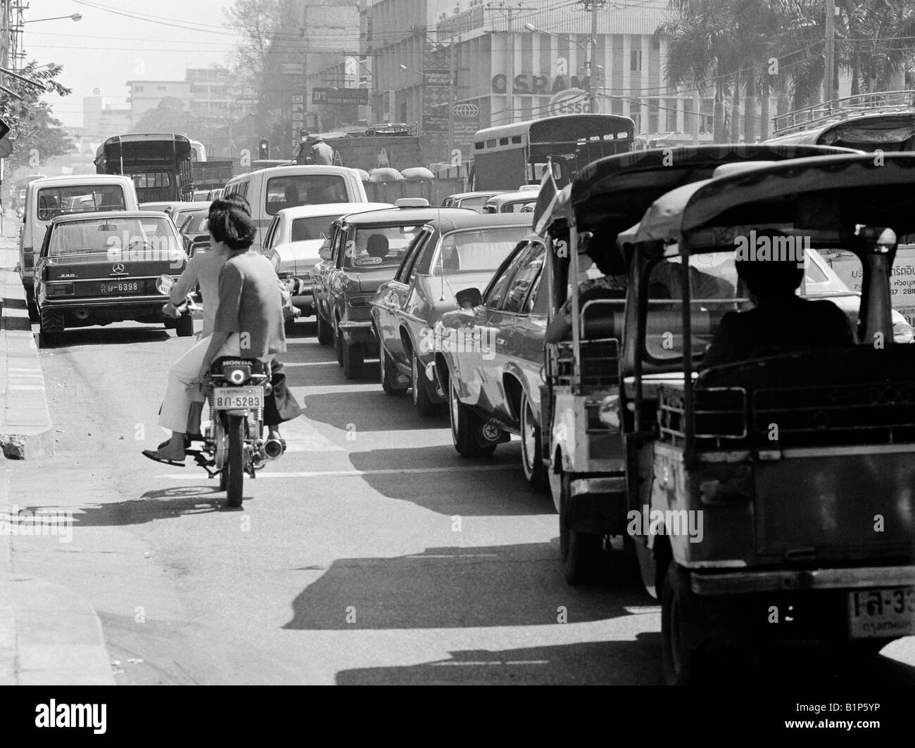 Pesado tráfico de Bangkok 1977 Foto de stock