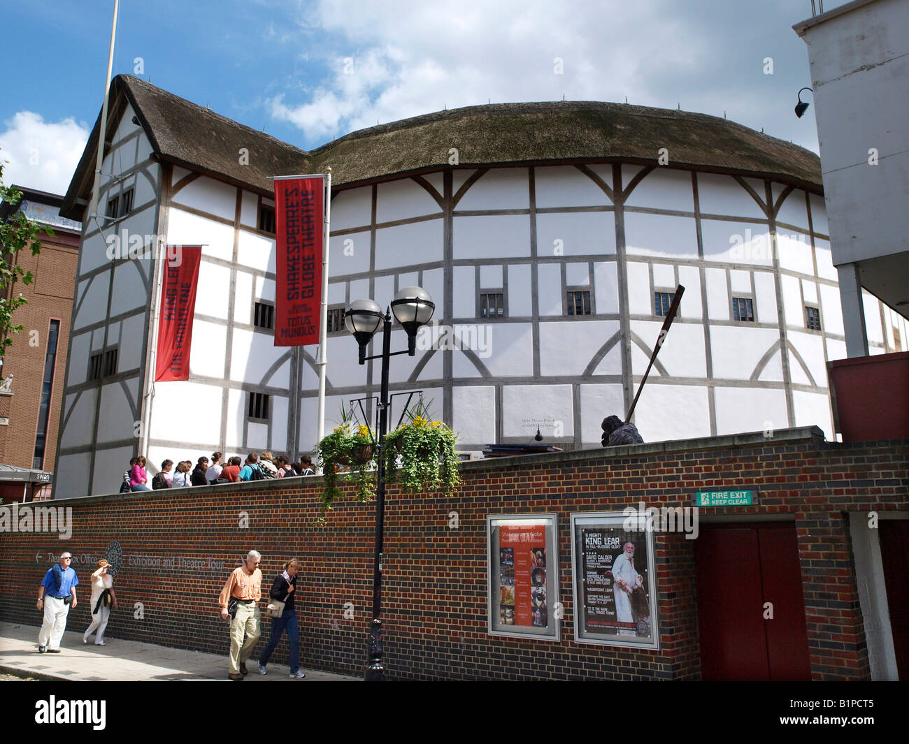 El Shakespeare's Globe Theatre el South Bank de Londres, Inglaterra Foto de stock