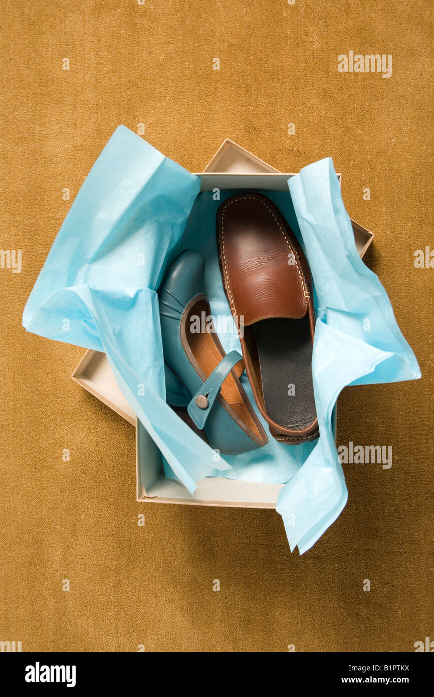 Shoe box fotografías e imágenes de alta resolución - Alamy