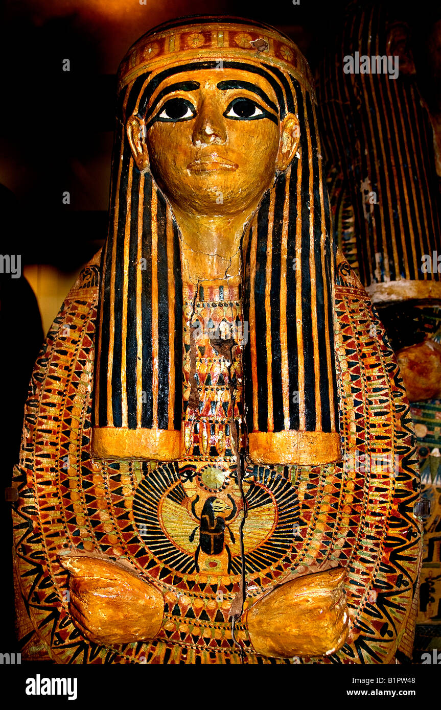 Momia junta del hombre sin nombre de la dinastía 21 1000 945 BC Bab el Gasus Egipto museo egipcio Foto de stock