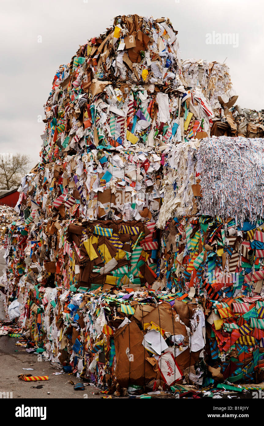 Paquete para el reciclaje de papel de desecho, Bamberg, Alta Franconia, Baviera, Alemania, Europa Foto de stock