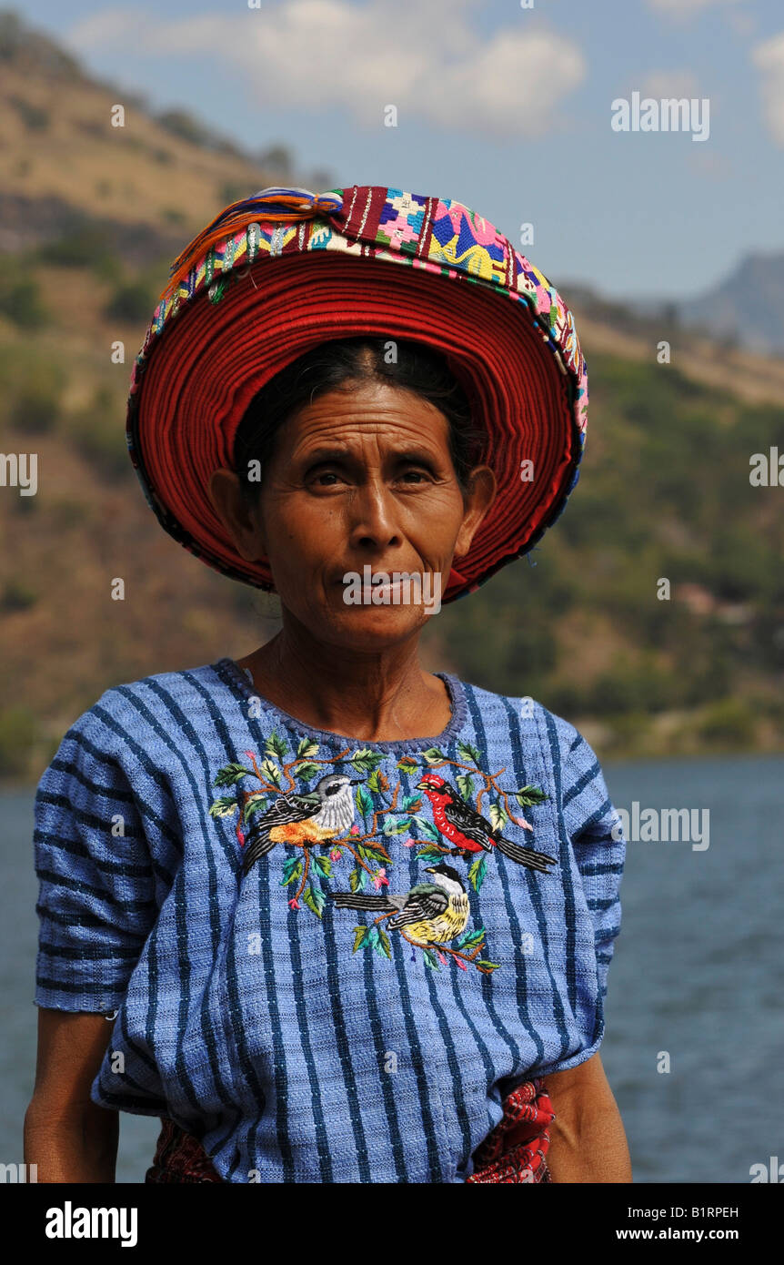 Trajes típicos guatemala fotografías e imágenes de alta resolución - Alamy