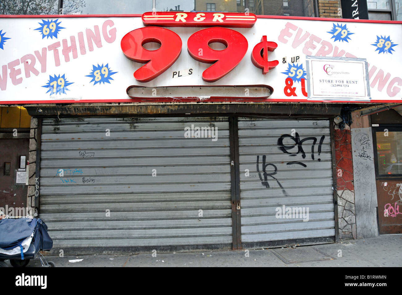 Cierre de una tienda de 99 Cent Store, tienda de descuento, la tienda del dólar, Manhattan, Ciudad de Nueva York, EE.UU. Foto de stock