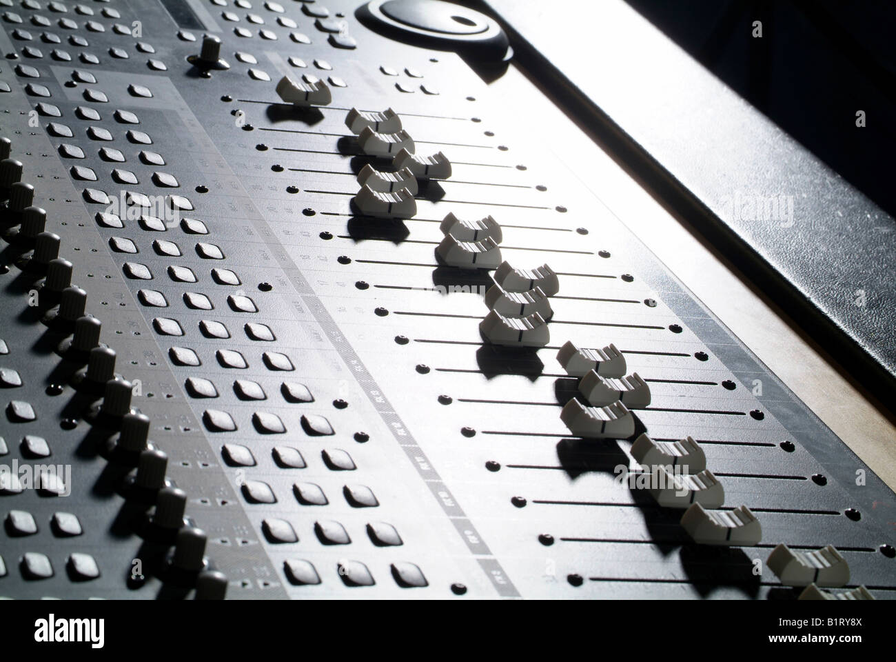 Teclas de control, consola de mezclas profesional, mesa de mezclas, soundboard Foto de stock