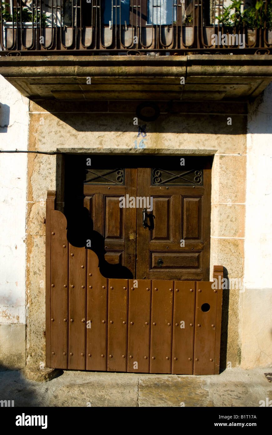 Puerta tradicional llamado batipuerta CANDELARIO Salamanca provincia Castilla y León España región Foto de stock