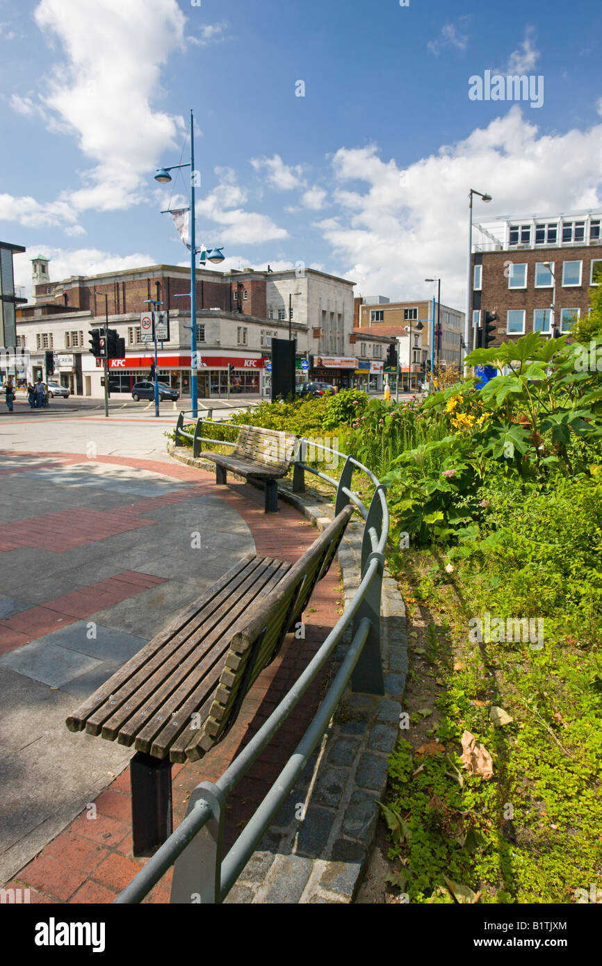 Bancos en la barra por encima de la Calle Hampshire Southampton Inglaterra Foto de stock