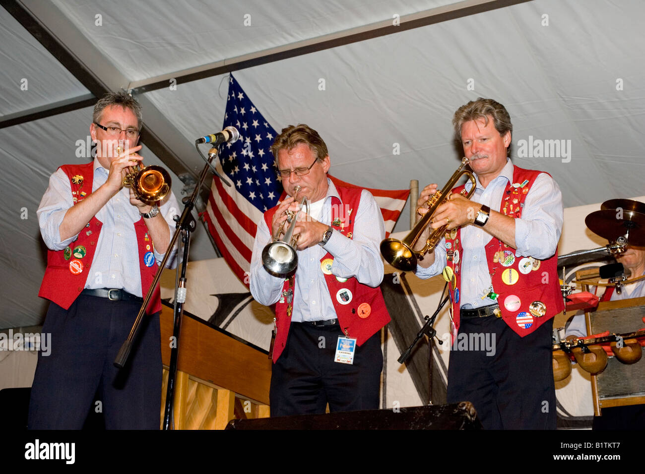 Los trompetistas Lamarotte Dixieland Swing Band desde Tilburg Holanda Upton Jazz Festival 2008 UK Foto de stock