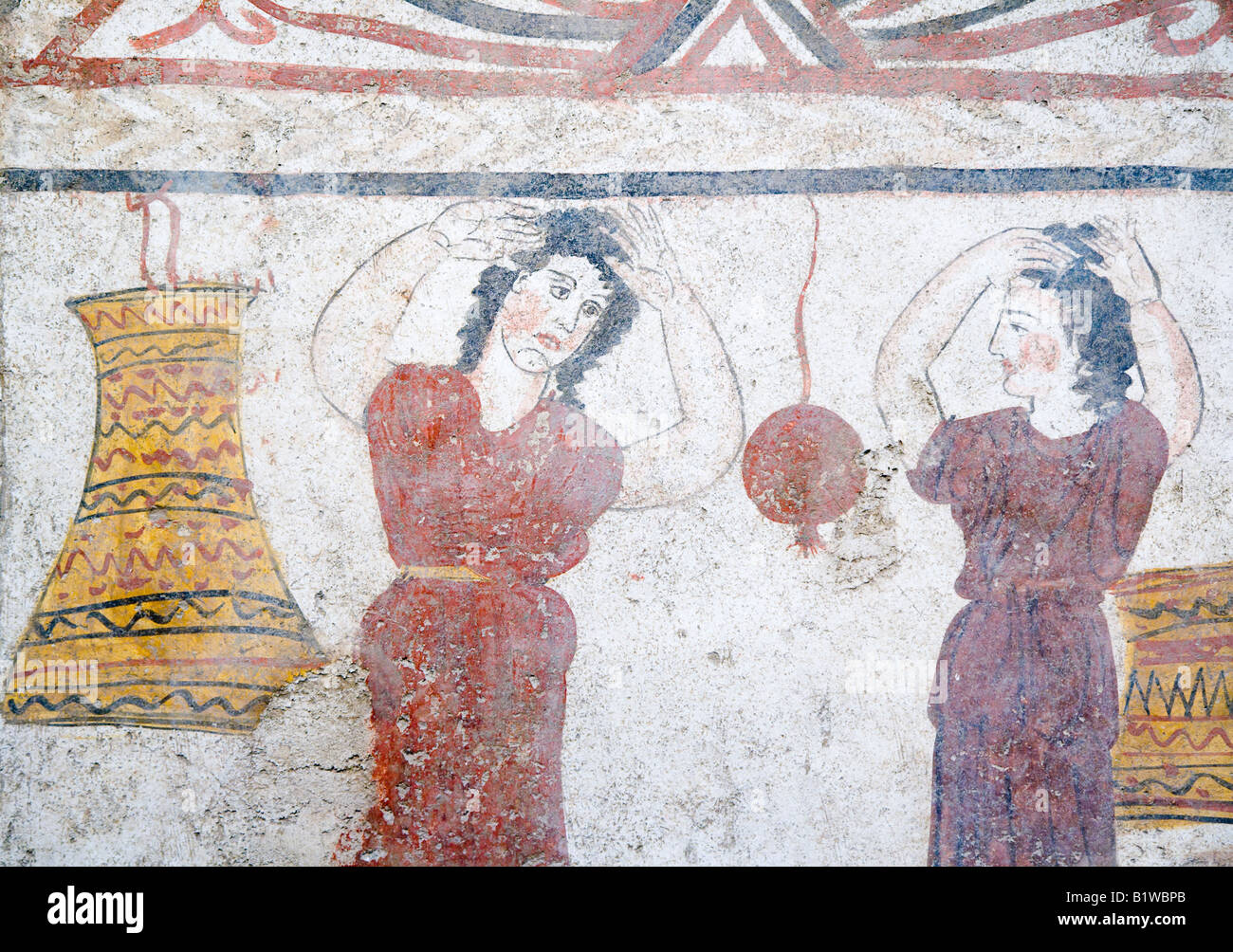 La mujer llorando y jalarse el cabello fresco griego Paestum Campania Italia Foto de stock