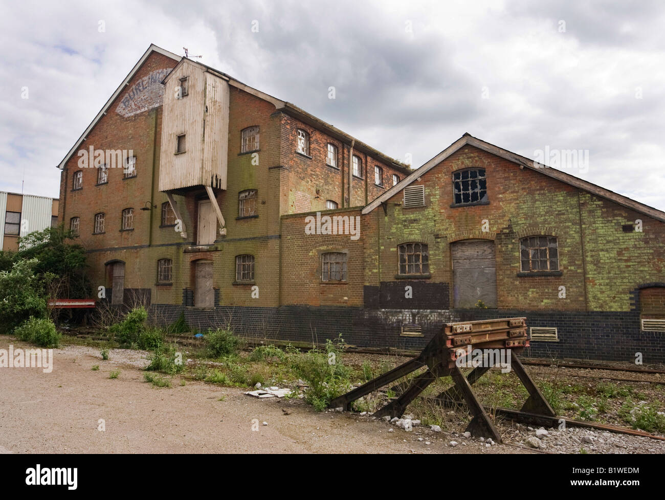 El viejo George Burlingham abandonados & Sons Ltd almacén en Bury St Edmunds, Suffolk, Reino Unido Foto de stock